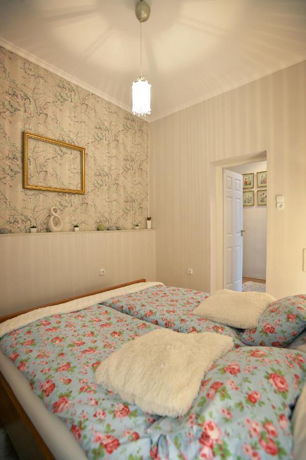 Janicsar Garden Apartman Eger Extérieur photo